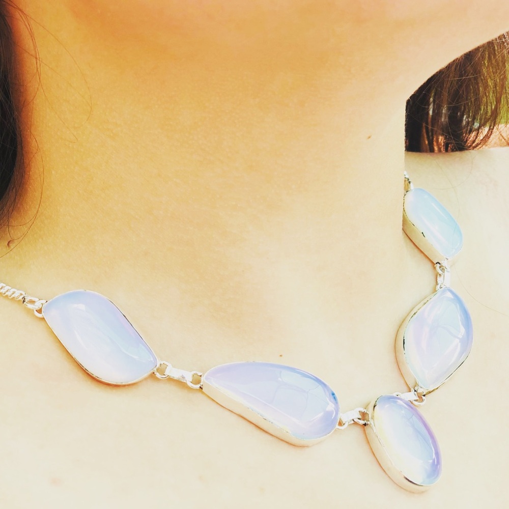 Chic Silver and Iridescent Necklace